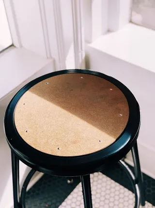 采购产品家具，桌子，桌面，酒吧凳，咖啡桌，木头，陶器，杯子