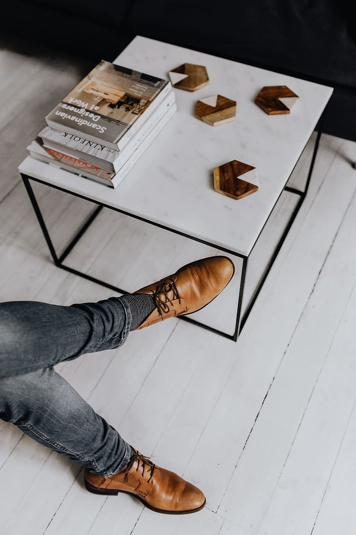 在斯堪迪公寓工作的男人