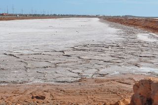 土地，白天，天空，没有人，工业，泥土，自然，环境