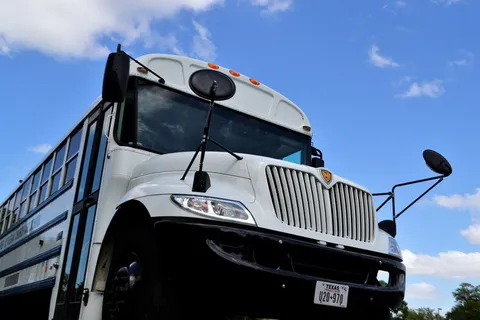 教堂巴士,校车,白色,巴士,交通系统,车辆,天空,户外 教堂巴士,校车,白色,巴士,交通系统,车辆,天空,户外