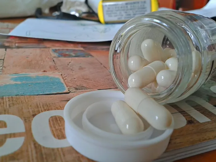 白色, 药丸, 内, 明确, 玻璃罐, 丸, 瓶, 医学