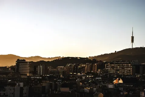 高层、建筑、塔楼、山、巴塞罗那、科勒塞拉塔、加泰罗尼亚、城市 高层、建筑、塔楼、山、巴塞罗那、科勒塞拉塔、加泰罗尼亚、城市