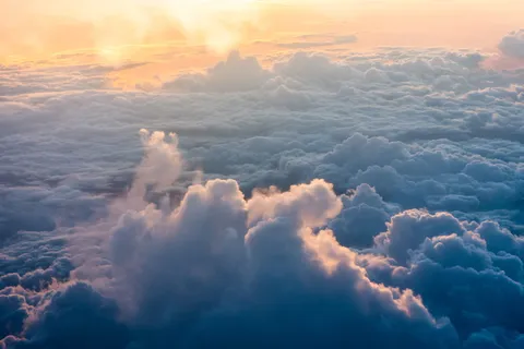 白天多云的天空 白天多云的天空