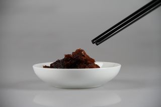 美食，蘑菇丝，装盘，食品和饮料，食品，室内，摄影棚拍摄，碗