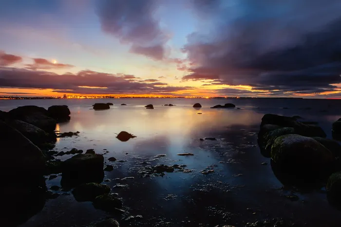 岩石、身体、水、阳光、日落、海滩、石头、反射