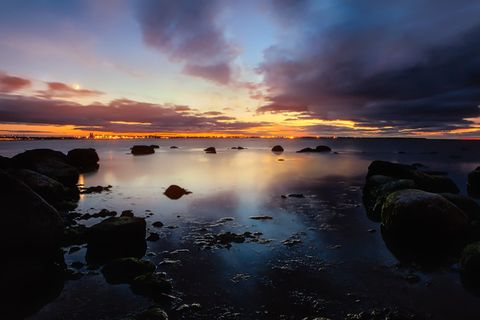 岩石、身体、水、阳光、日落、海滩、石头、反射