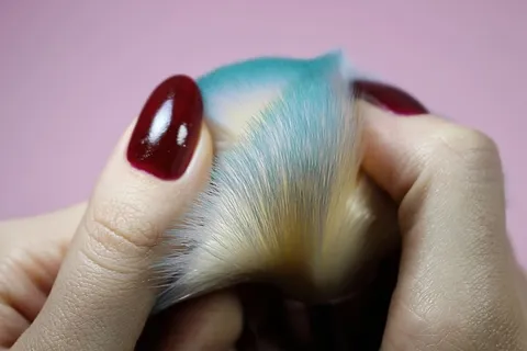 手、指甲、头发、鬃毛、微距、特写、刷子、化妆 手、指甲、头发、鬃毛、微距、特写、刷子、化妆