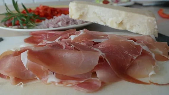 生的,肉,餐桌,火腿,帕尔玛火腿,烟熏,食用,食品 生的,肉,餐桌,火腿,帕尔玛火腿,烟熏,食用,食品