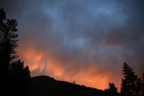 山、高地、黑暗、云、天空、顶峰、山脊、景观