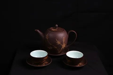 棕色花卉陶瓷茶具