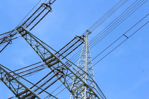strommast、能量、蓝色、天空、低角度拍摄、环境、塔架、景观 strommast、能量、蓝色、天空、低角度拍摄、环境、塔架、景观