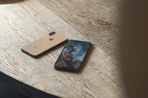 木材、桌子、静物、室内、无人、高角度视图、特写、智能手机