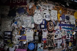 海报地段，文字，标签，贴纸，建筑，建筑，塔，钟楼