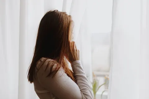 使用智能手机的美女 使用智能手机的美女