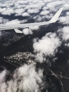 天空，飞机，飞机，飞机，飞行，城市，城市，云