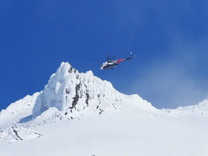 直升机、着陆、山脉、漩涡、冬季、雪、斜坡、高度 直升机、着陆、山脉、漩涡、冬季、雪、斜坡、高度