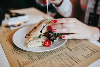 美味的蔬菜三明治和饮料