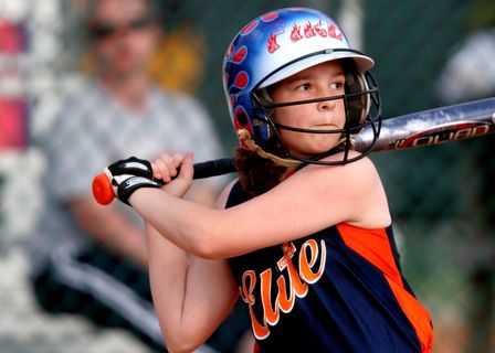 女孩，打球，棒球，白天，垒球，击球手，女性，球员