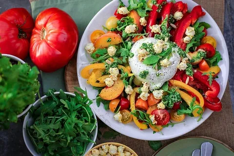 白色陶瓷蝴蝶结沙拉