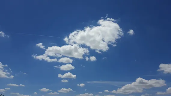 天空，云，飞机，云天，蓝色，白色，自然之美，低角度观看