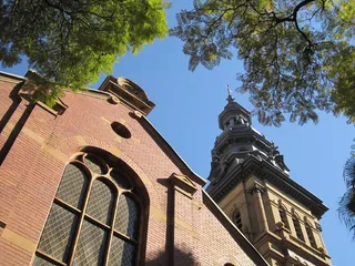 建筑，建筑，历史，建筑，建筑，装饰，蓝天，绿叶，教堂