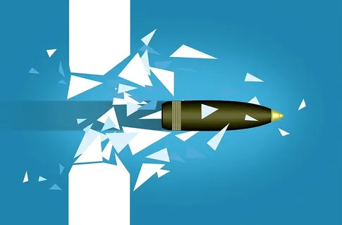 射穿墙壁的炮弹