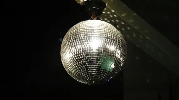 镜子球,白色,天花板,迪斯科球,夜生活,夜总会,迪斯科,夜总会 镜子球,白色,天花板,迪斯科球,夜生活,夜总会,迪斯科,夜总会