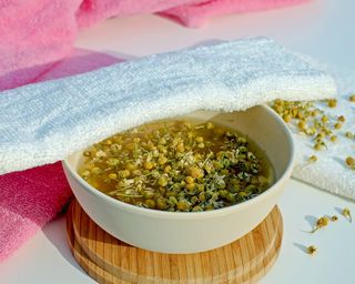 碗，黄色，带花瓣的花，嗅，感冒，疾病，感染，健康