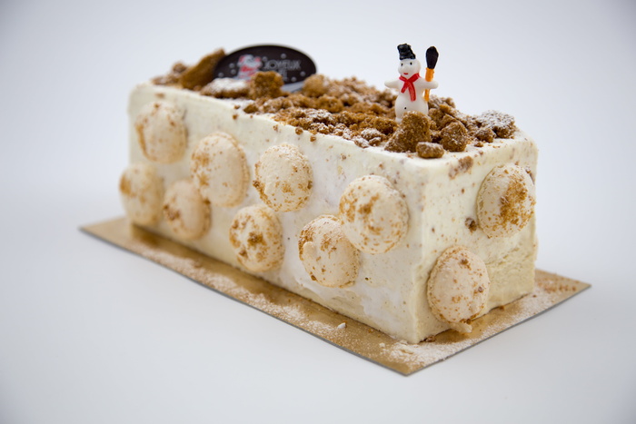 巧克力圣诞原木，冰，杏仁饼，食品，食品和饮料，蛋糕，甜食，室内