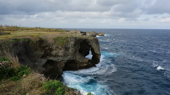 风景摄影,海水,岩石形成,白天,满杂,悬崖,海滩,冲绳县 风景摄影,海水,岩石形成,白天,满杂,悬崖,海滩,冲绳县