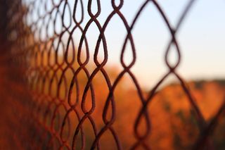 围栏、金属、螺纹、锈蚀、边界、屏障、安全、防护