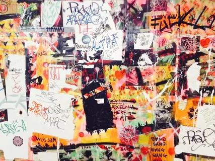 涂鸦、钉板、地下通道、铁路地下通道、文字、通信、背景、多色