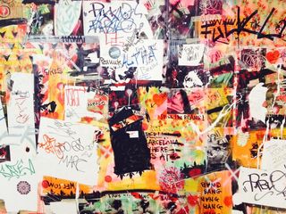 涂鸦、钉板、地下通道、铁路地下通道、文字、通信、背景、多色