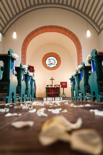 教堂，输出，输入范围，结束，室内，成排，无人，拱门