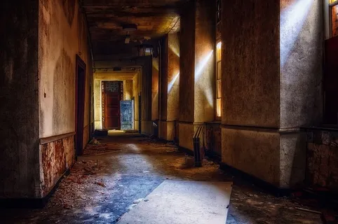 帮派,楼,照片,房子,废弃的,过去的,失落的地方,阴郁的 帮派,楼,照片,房子,废弃的,过去的,失落的地方,阴郁的