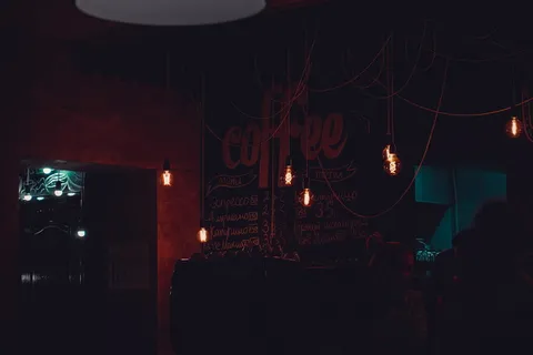 咖啡店灯亮 咖啡店灯亮