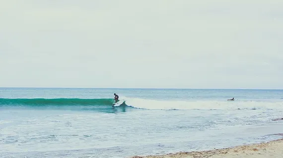 海滩,人,海洋,人,海,海岸,天空,冲浪板 海滩,人,海洋,人,海,海岸,天空,冲浪板