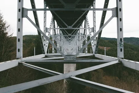 桥梁、商业、晴空、连接、建筑、日光、公路、山坡