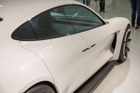 白色汽车，汽车，汽车，运输，汽车，轮胎，车轮，机器