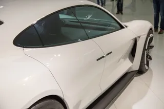 白色汽车，汽车，汽车，运输，汽车，轮胎，车轮，机器