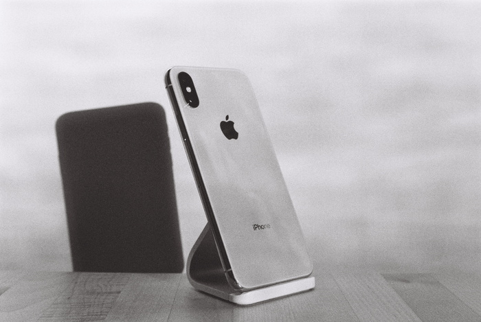 银色iPhone X支架