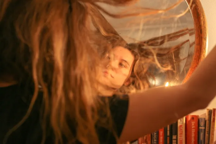 镜像、扭曲、美杜莎、反射、镜像、表现主义、感觉、身份