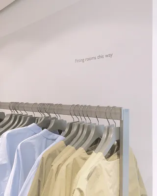 Wit和黄色上衣的照片