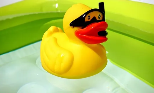 橡胶鸭，潜水员，quietscheente，黄色，玩具，吱吱鸭，浴鸭，夏天