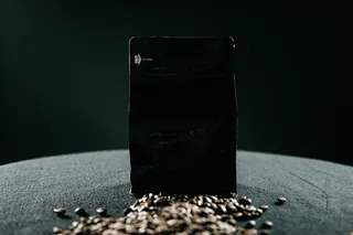 带包装的棕色咖啡豆