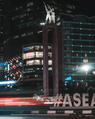 印尼、雅加达、混乱、交通、城市景观、雕像、灯光、夜间