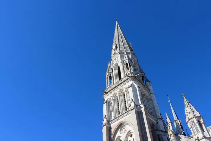 建筑，塔楼，尖塔，建筑物，尖塔，教堂，钟楼，钟楼