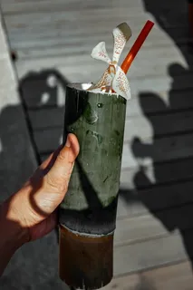 人,人,饮料,啤酒,饮料,酒精,手指,植物 人,人,饮料,啤酒,饮料,酒精,手指,植物