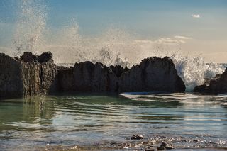 岩石海岸、海洋、自然、飞溅、波浪、景观、浪花、马克罗尼索斯