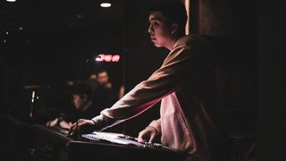 玩 DJ 控制器的人